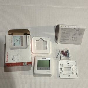 NWOT Honeywell Home T4 Pro programmable White Thermostat with user guide